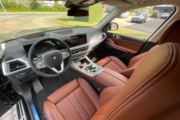 BMW X7 40i 2023 (6)