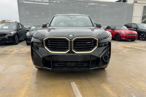 BMW XM 4,4l black 1