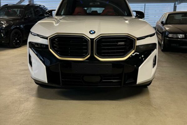 BMW XM 4,4l white 1