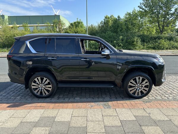 Lexus LX600 Luxury NEW - Image 3
