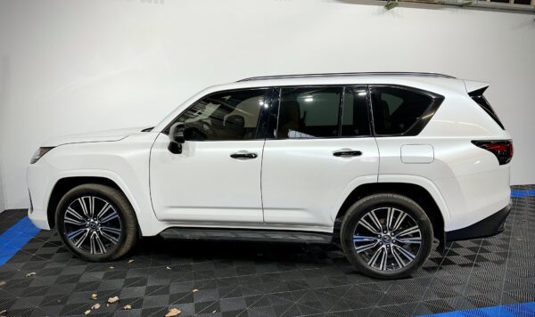 Lexus LX600 Luxury NEW - Image 2