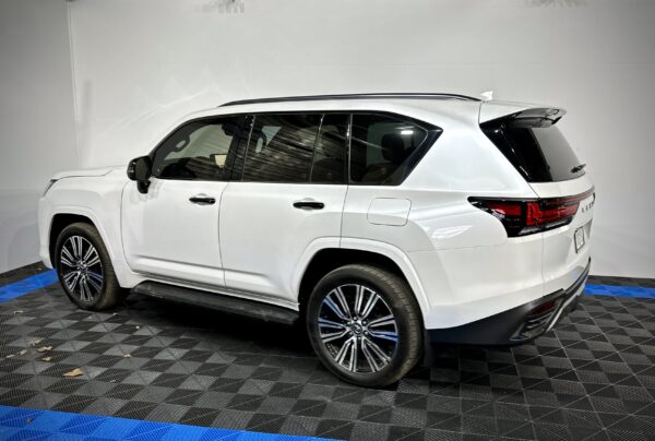Lexus LX600 Luxury NEW - Image 3