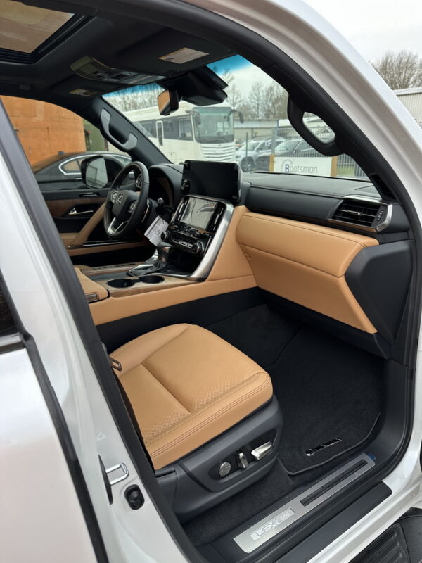 Lexus LX600 Luxury NEW - Image 13