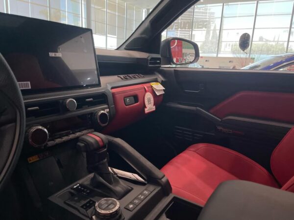 Toyota Tacoma TRD PRO 2025, NEW - Image 8