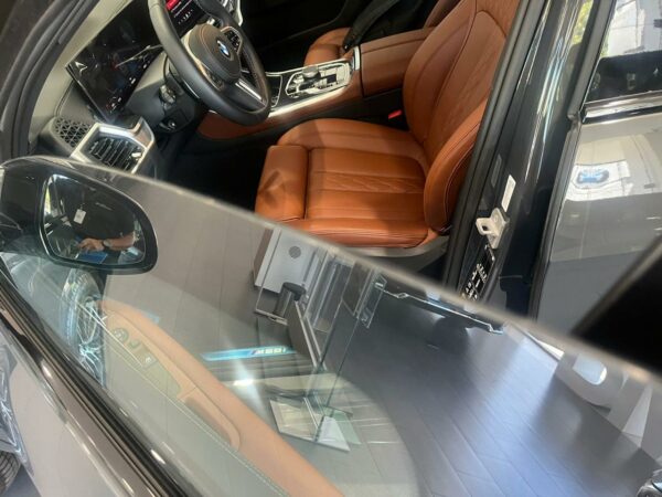 BMW X5 M60i, 4,4l/V8, 530Hp, Factory Armored VR6 2025 - Image 7